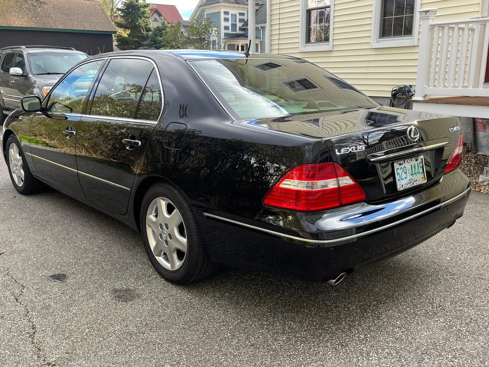 2004 Lexus LS 3rd Gen - Image 10 of 31