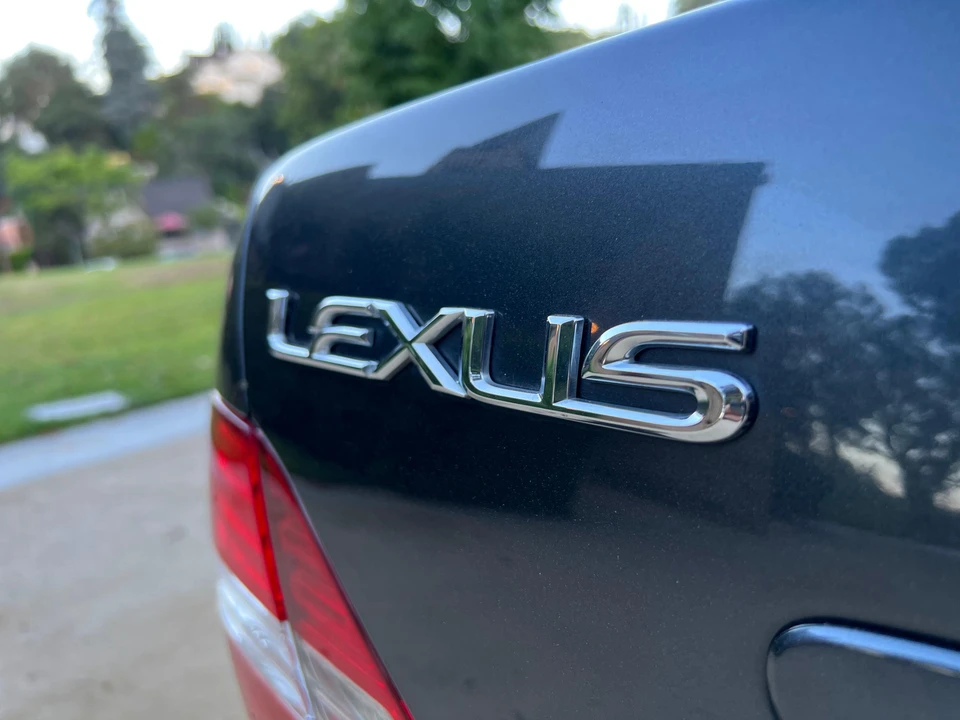 2004 Lexus LS 3rd Gen - Image 28 of 31