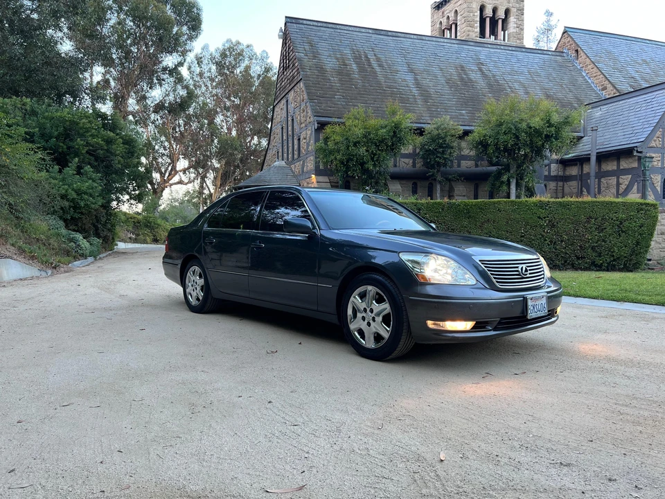 2004 Lexus LS 3rd Gen - Image 21 of 31