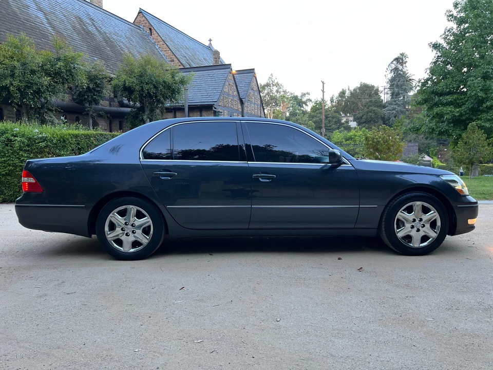 2004 Lexus LS 3rd Gen - Image 18 of 31