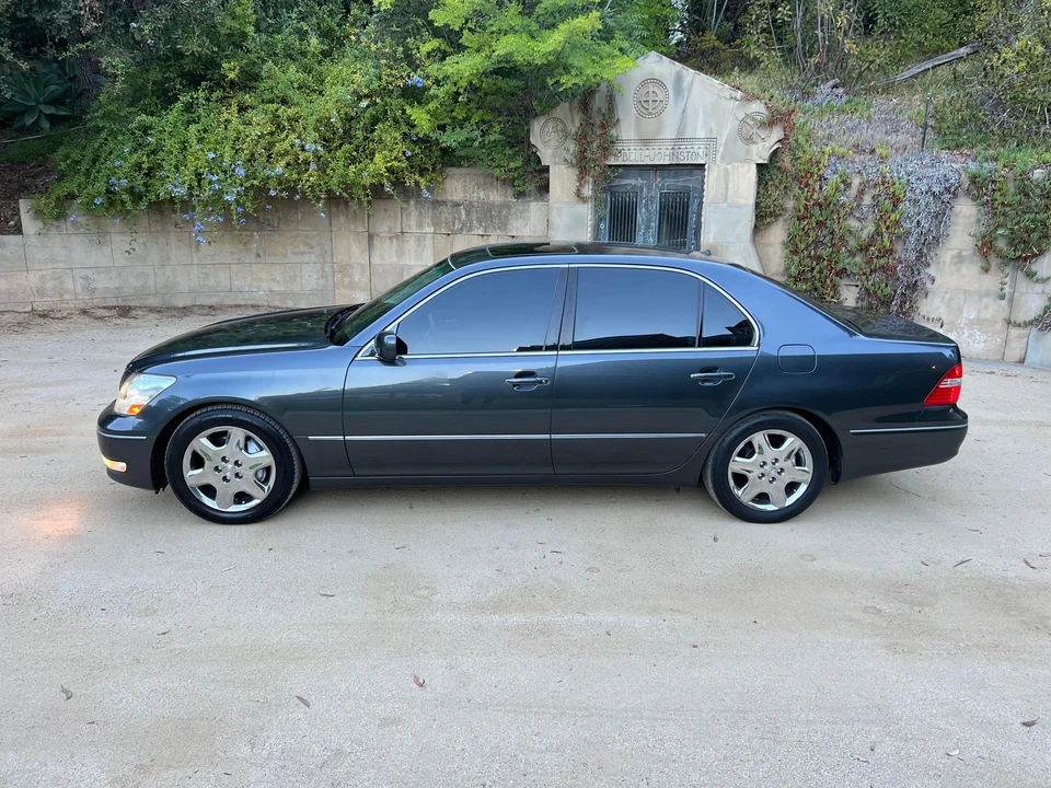 2004 Lexus LS 3rd Gen - Image 9 of 31