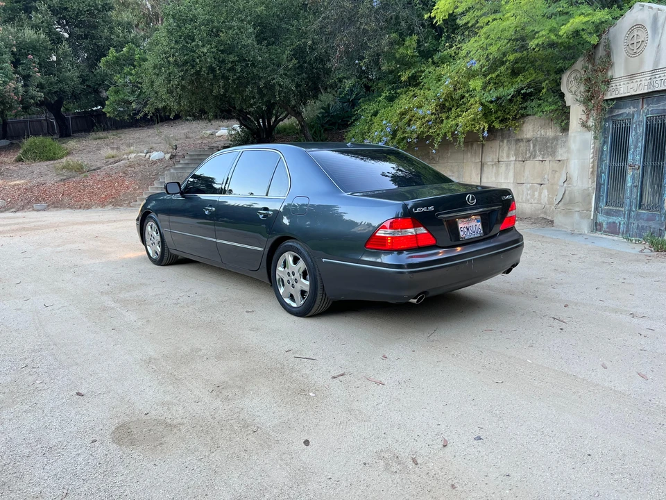 2004 Lexus LS 3rd Gen - Image 12 of 31