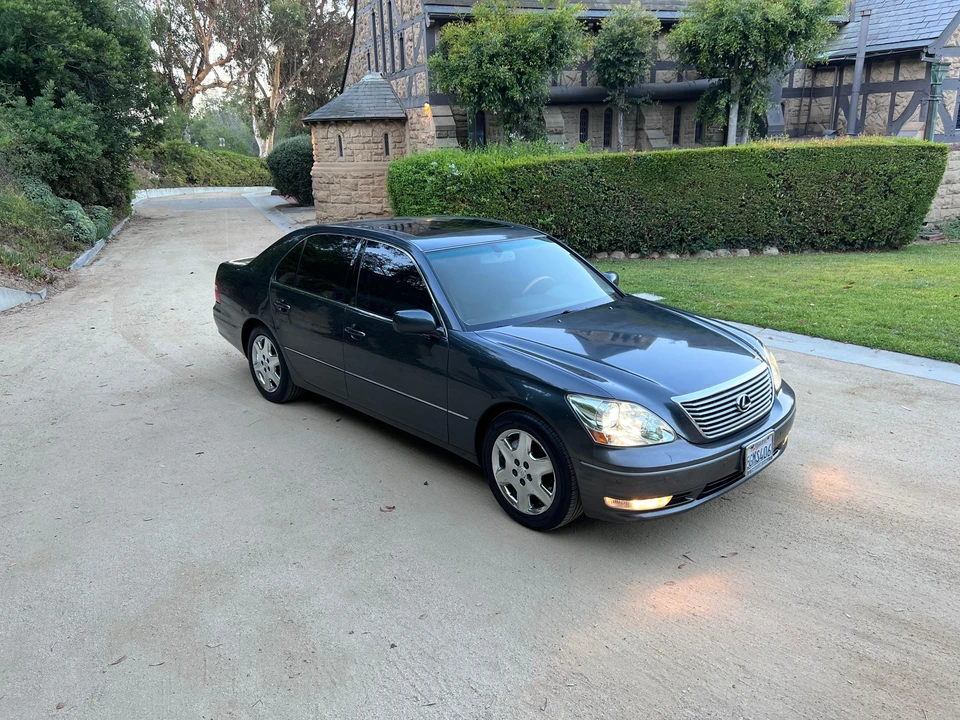 2004 Lexus LS 3rd Gen - Image 22 of 31
