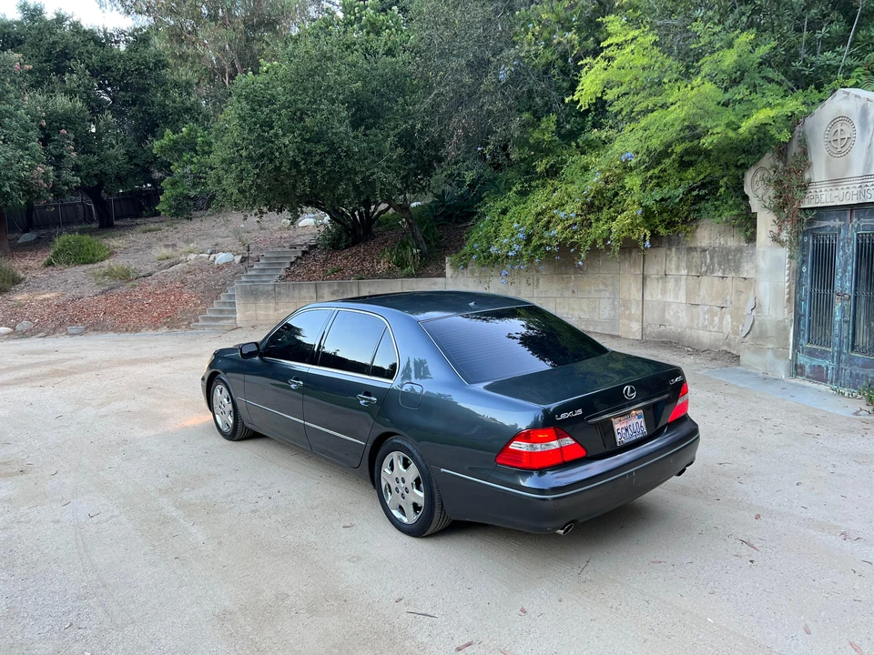 2004 Lexus LS 3rd Gen - Image 11 of 31
