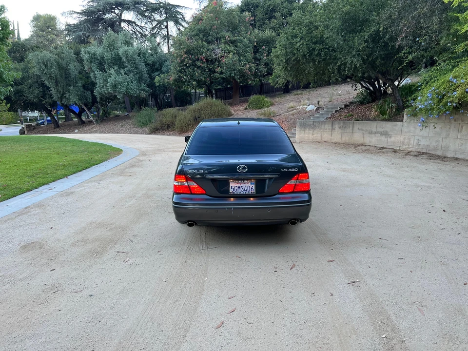 2004 Lexus LS 3rd Gen - Image 14 of 31