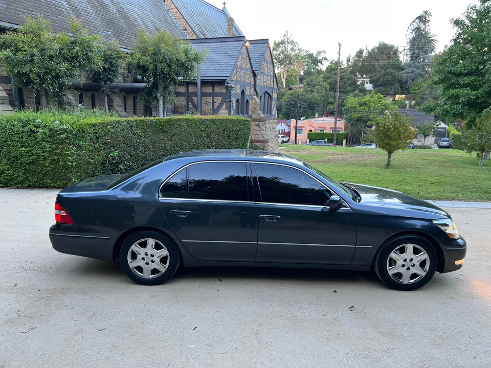 2004 Lexus LS 3rd Gen - Image 19 of 31