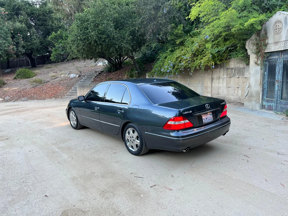2004 Lexus LS 3rd Gen - Image 13 of 31