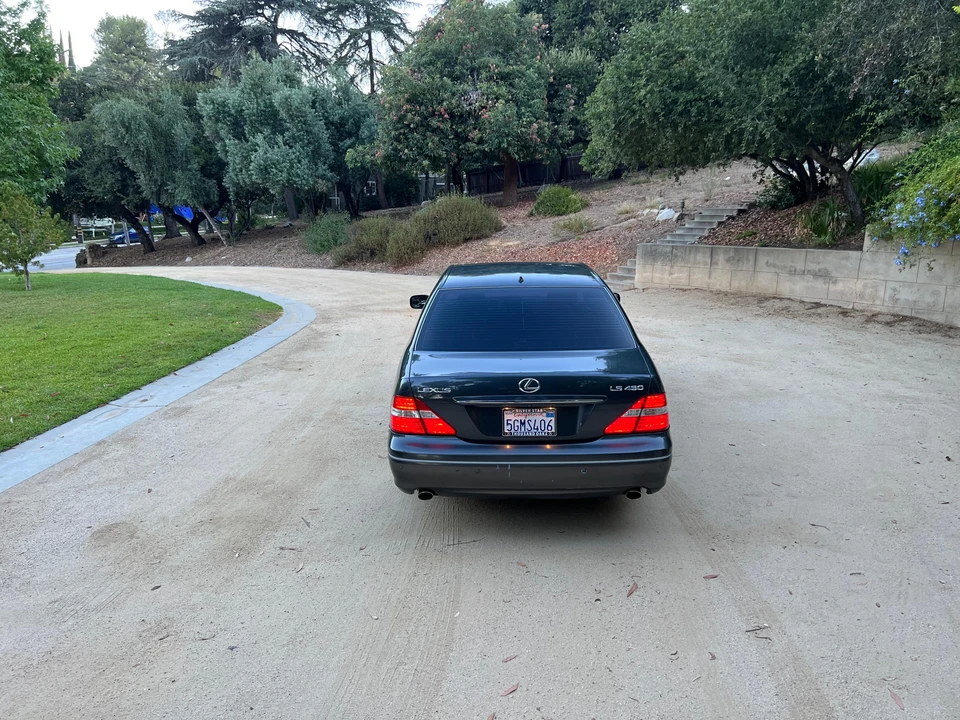 2004 Lexus LS 3rd Gen - Image 15 of 31
