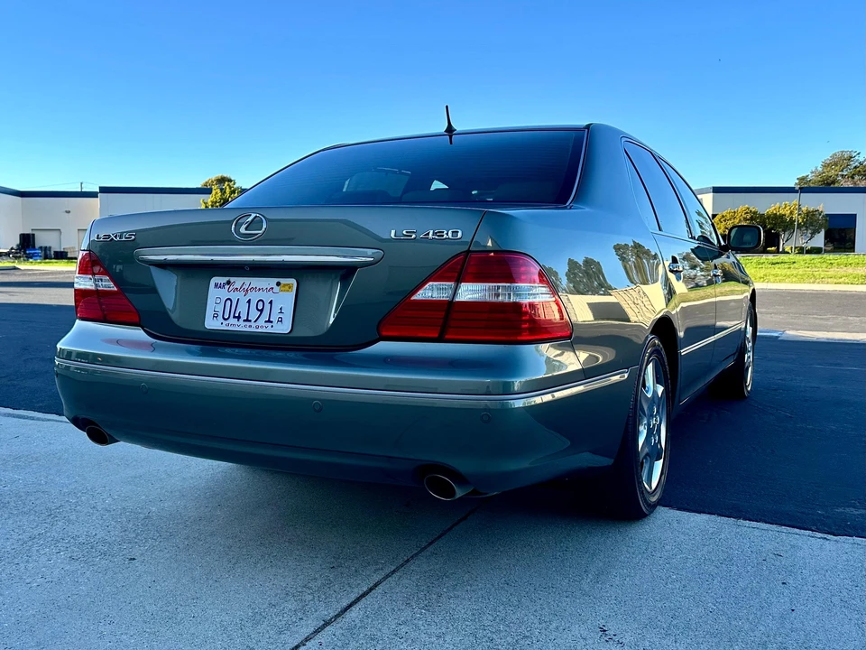 2004 Lexus LS 3rd Gen - Image 22 of 31