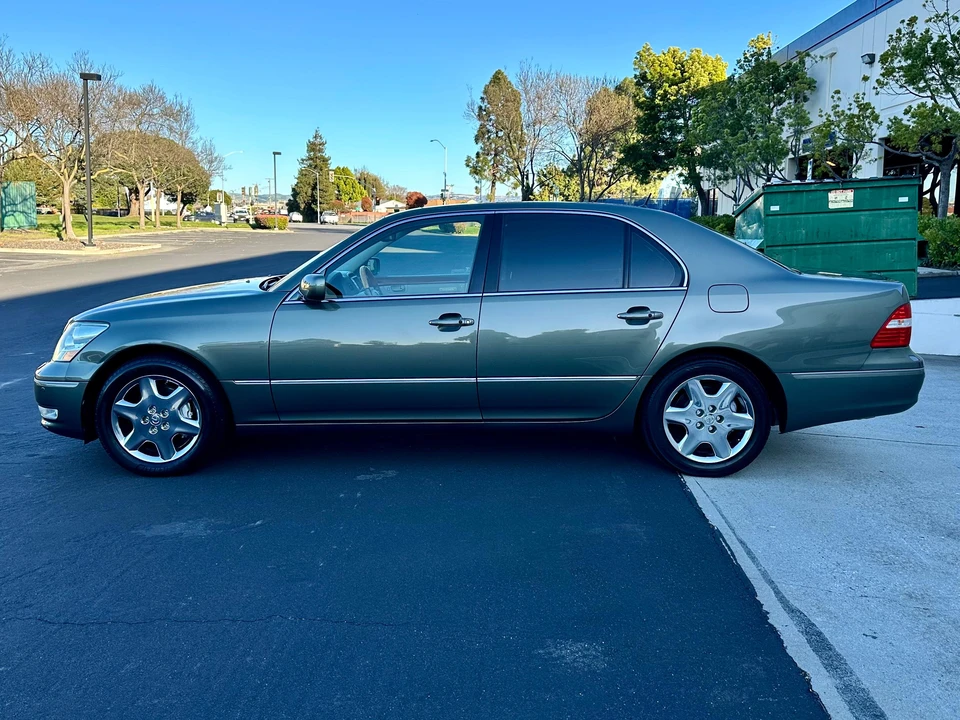 2004 Lexus LS 3rd Gen - Image 12 of 31