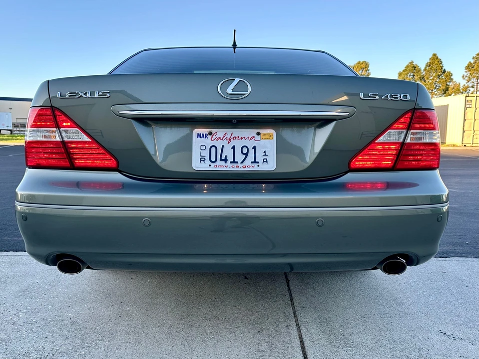 2004 Lexus LS 3rd Gen - Image 20 of 31