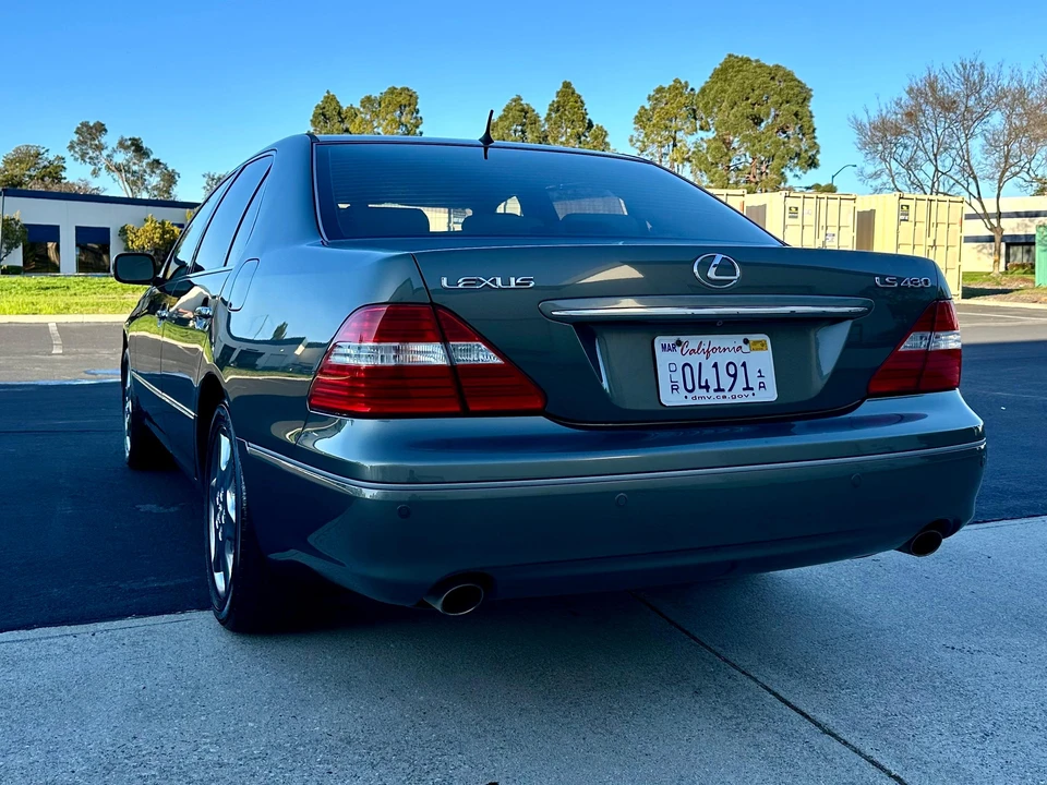 2004 Lexus LS 3rd Gen - Image 15 of 31