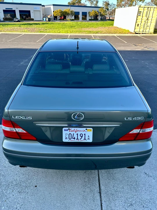 2004 Lexus LS 3rd Gen - Image 16 of 31