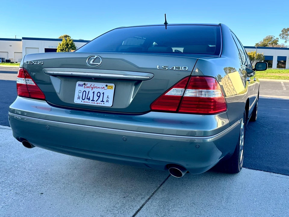 2004 Lexus LS 3rd Gen - Image 21 of 31