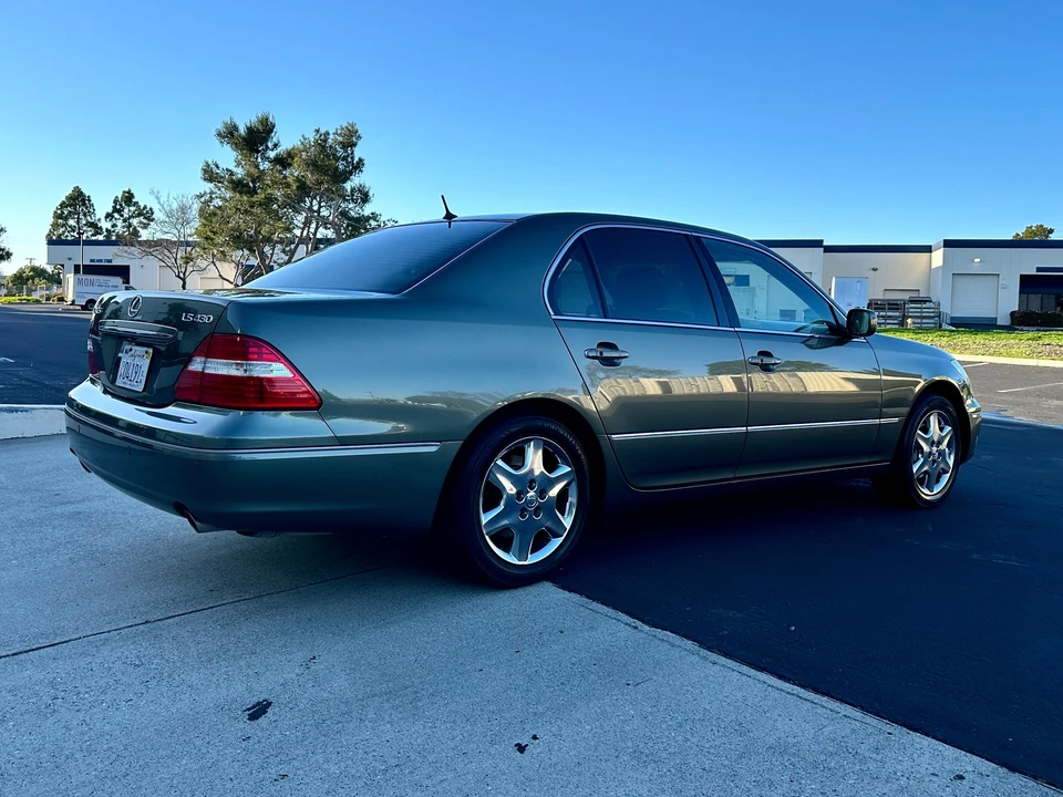 2004 Lexus LS 3rd Gen - Image 23 of 31