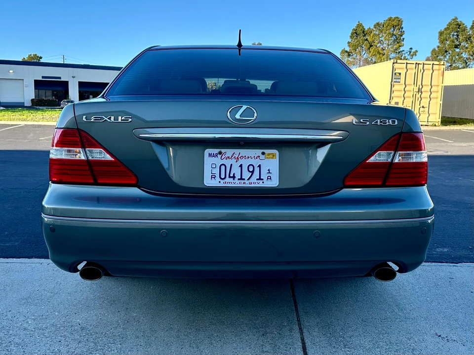 2004 Lexus LS 3rd Gen - Image 17 of 31