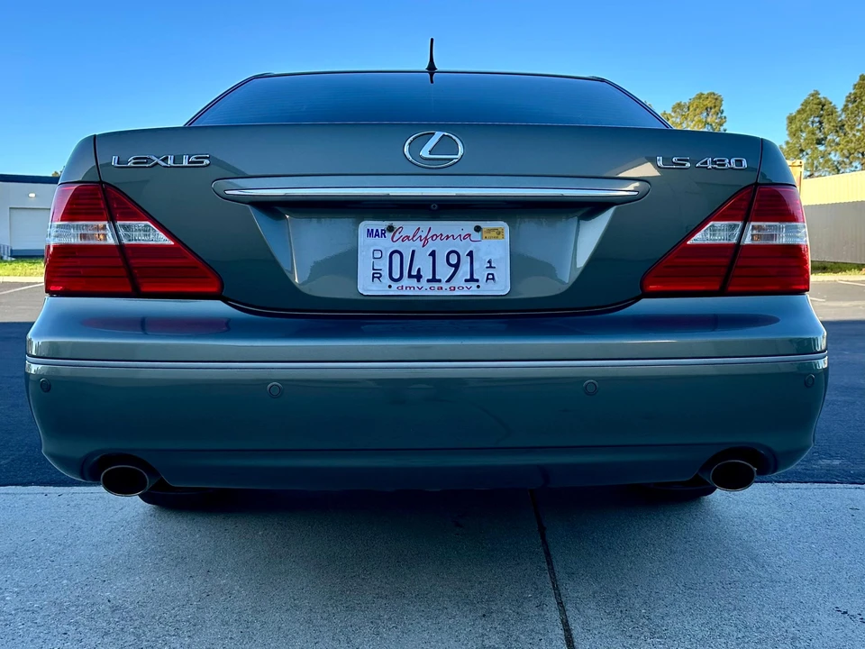 2004 Lexus LS 3rd Gen - Image 18 of 31