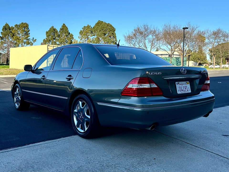 2004 Lexus LS 3rd Gen - Image 13 of 31