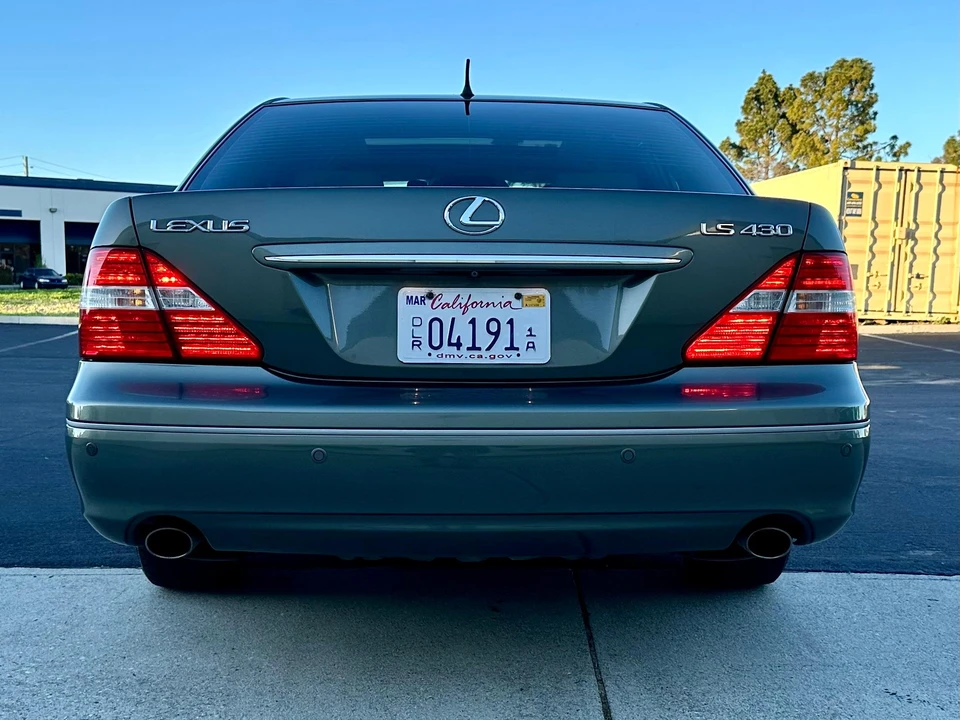 2004 Lexus LS 3rd Gen - Image 19 of 31