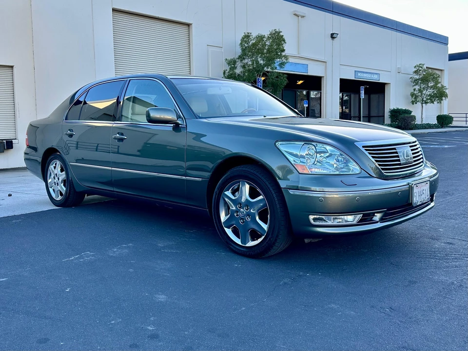 2004 Lexus LS 3rd Gen - Image 24 of 31