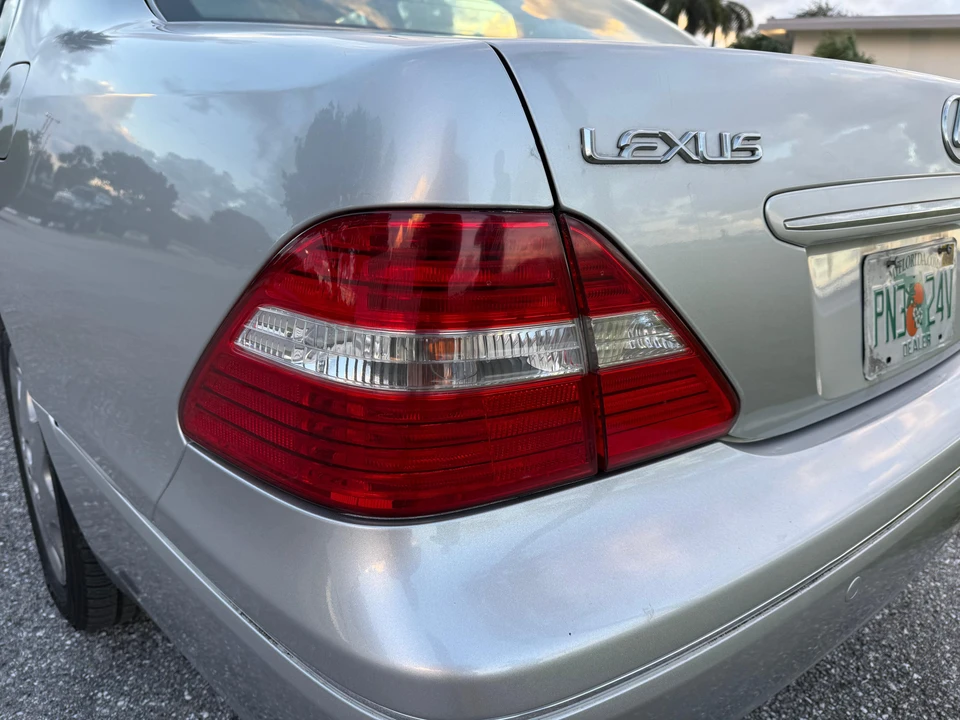 2004 Lexus LS 3rd Gen - Image 26 of 31