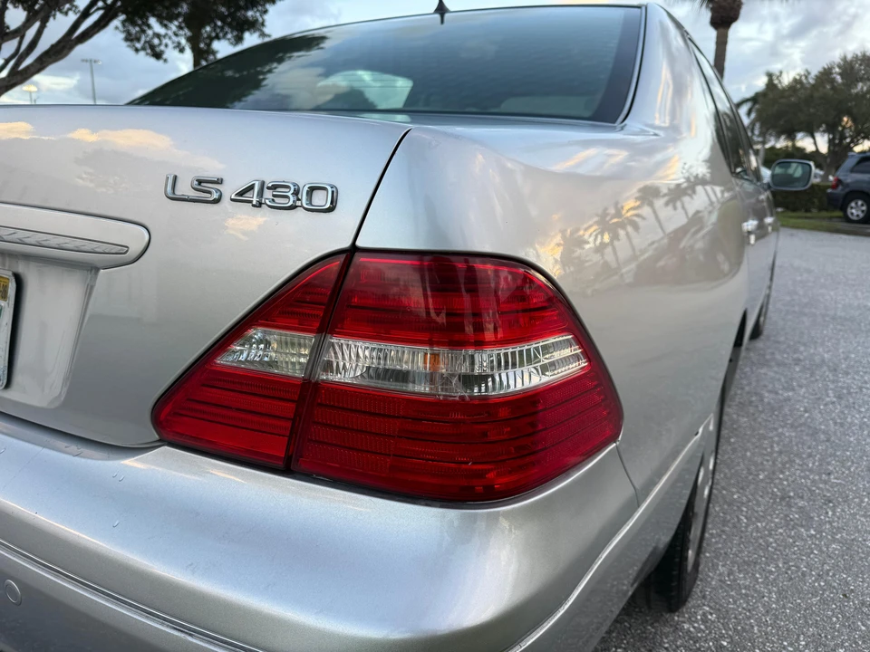 2004 Lexus LS 3rd Gen - Image 27 of 31