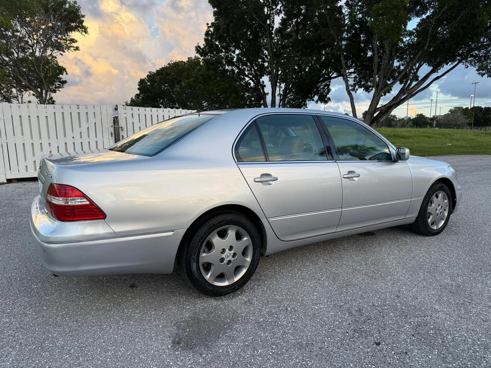 2004 Lexus LS 3rd Gen - Image 15 of 31