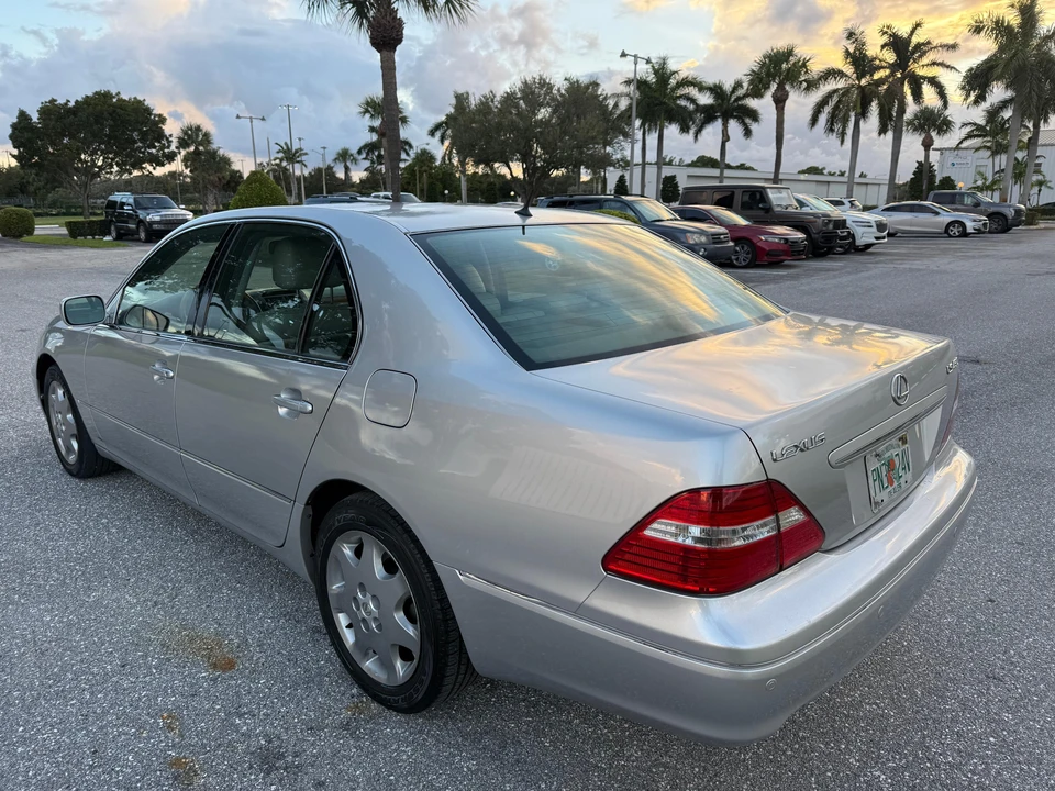 2004 Lexus LS 3rd Gen - Image 11 of 31