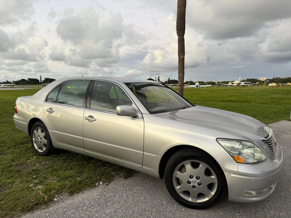 2004 Lexus LS 3rd Gen - Image 18 of 31