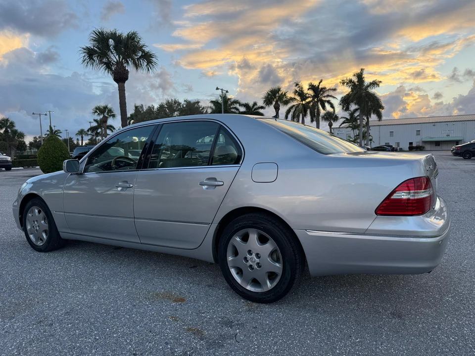 2004 Lexus LS 3rd Gen - Image 10 of 31