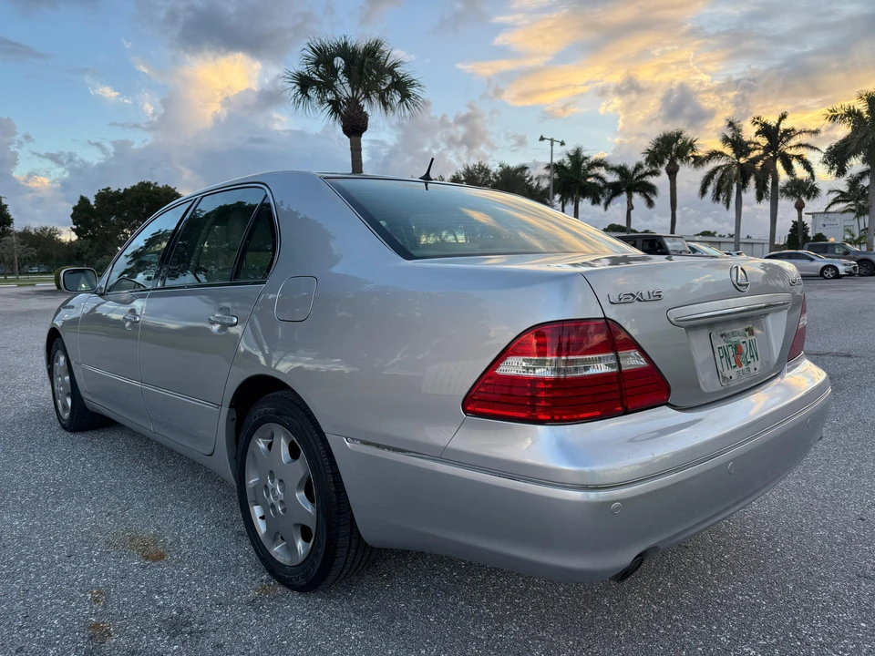 2004 Lexus LS 3rd Gen - Image 12 of 31