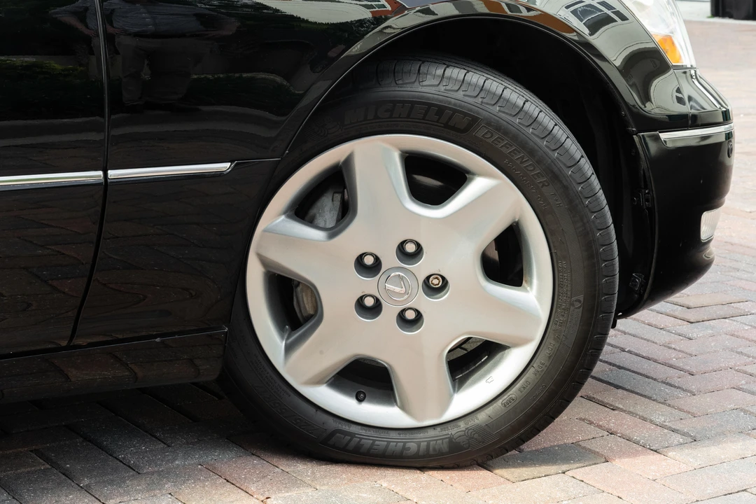 2004 Lexus LS 3rd Gen - Image 27 of 31