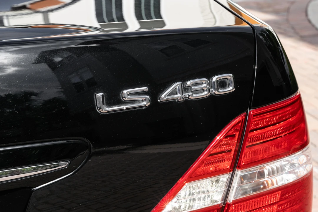 2004 Lexus LS 3rd Gen - Image 18 of 31