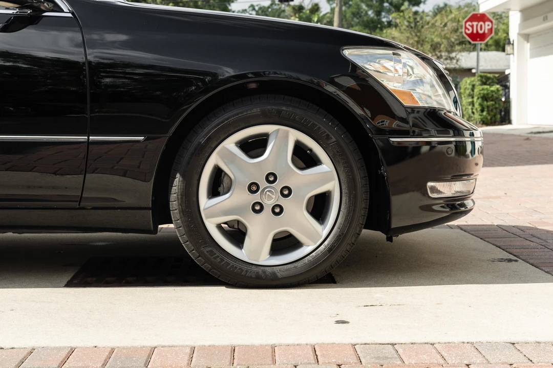 2004 Lexus LS 3rd Gen - Image 26 of 31
