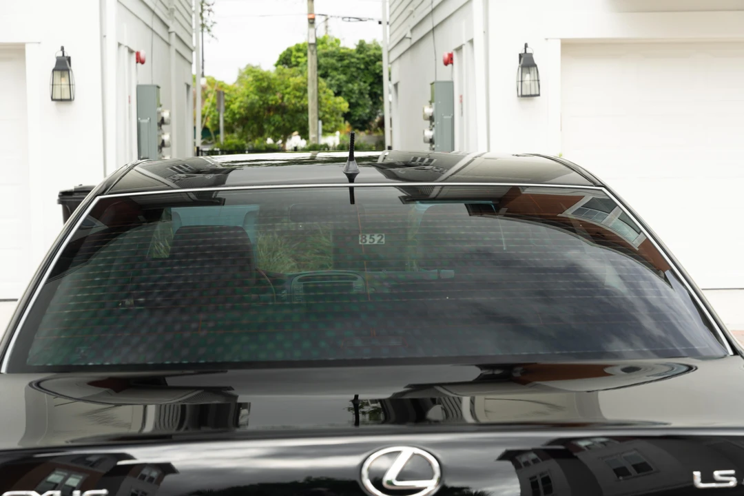 2004 Lexus LS 3rd Gen - Image 15 of 31