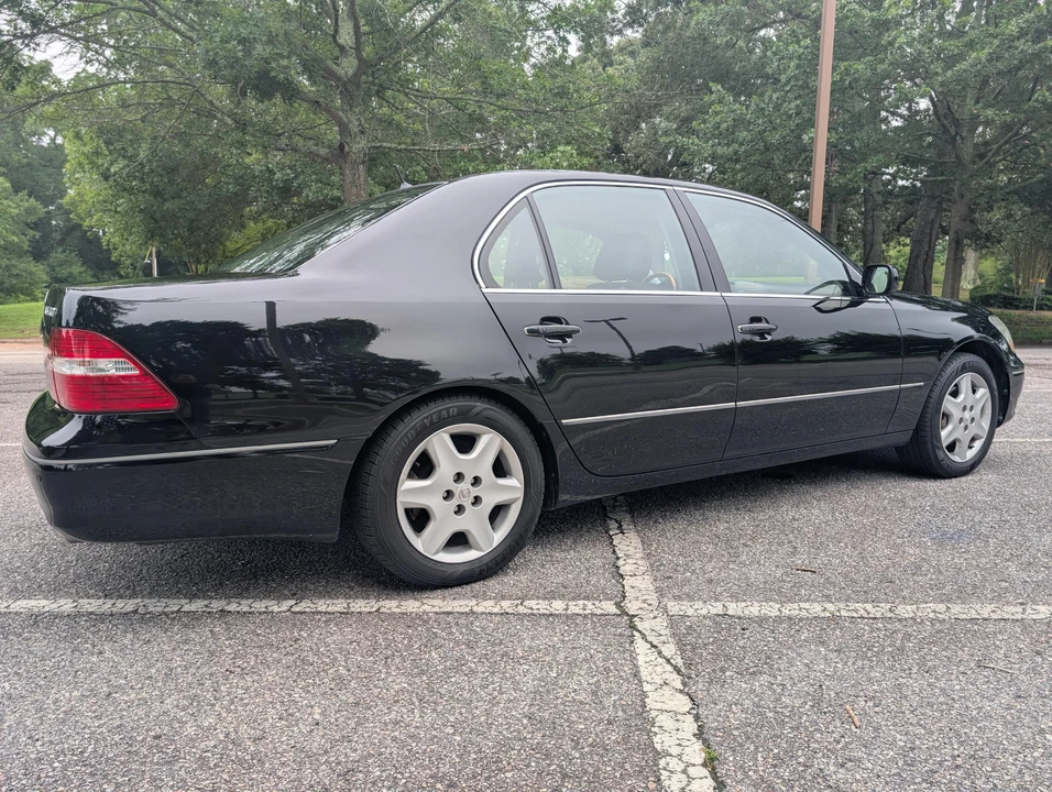 2004 Lexus LS 3rd Gen - Image 10 of 31