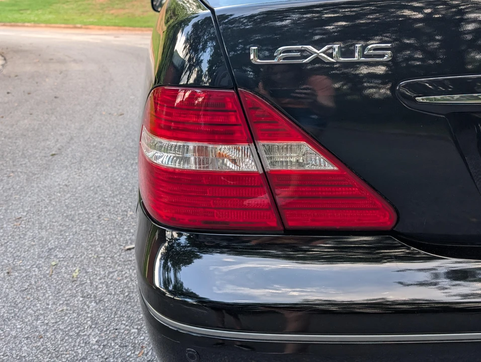 2004 Lexus LS 3rd Gen - Image 29 of 31