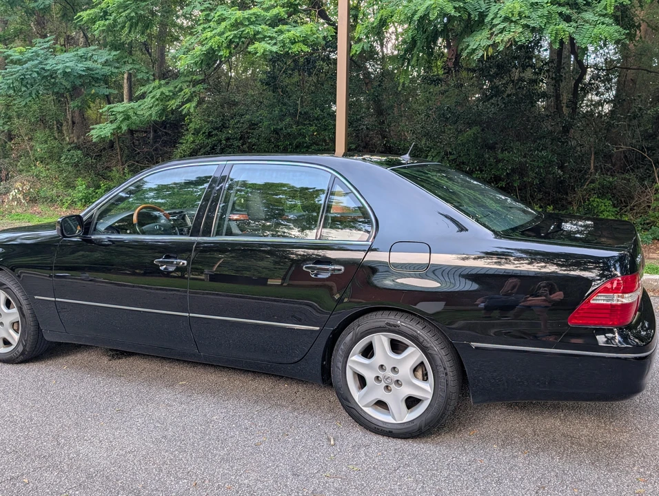2004 Lexus LS 3rd Gen - Image 26 of 31