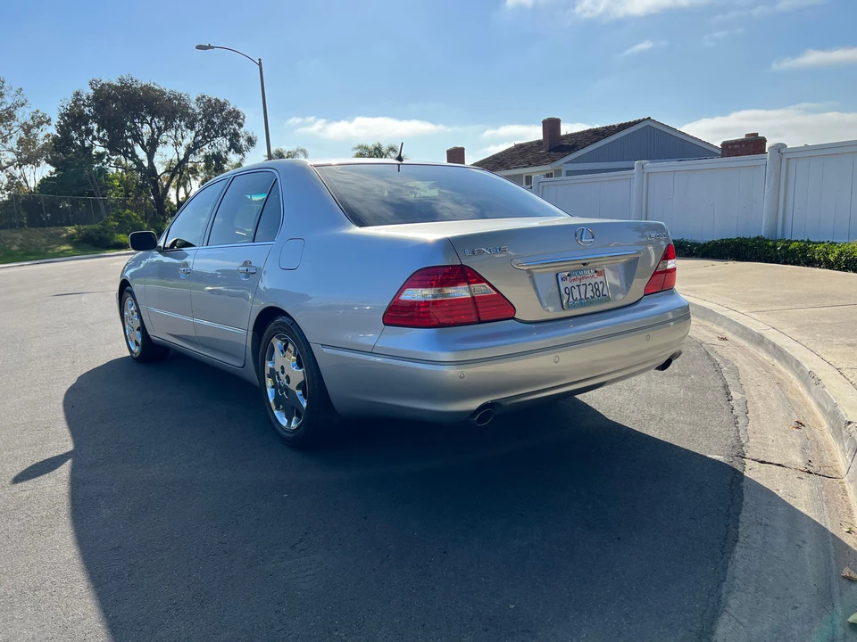 2004 Lexus LS 3rd Gen - Image 11 of 31