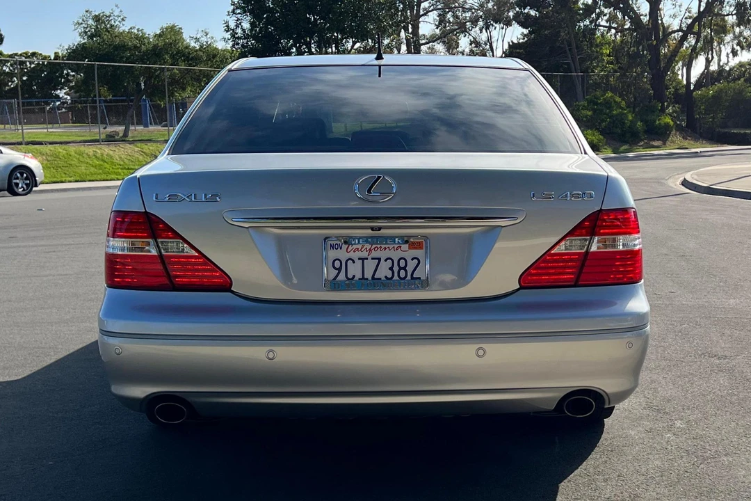 2004 Lexus LS 3rd Gen - Image 5 of 31