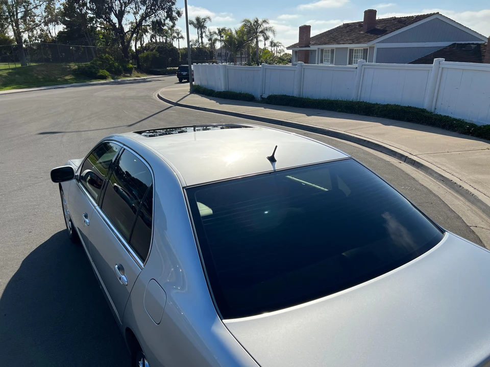 2004 Lexus LS 3rd Gen - Image 25 of 31