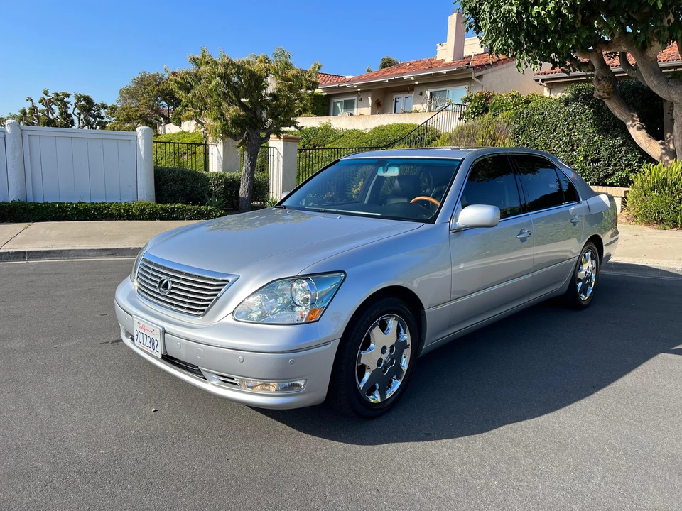2004 Lexus LS 3rd Gen - Image 9 of 31