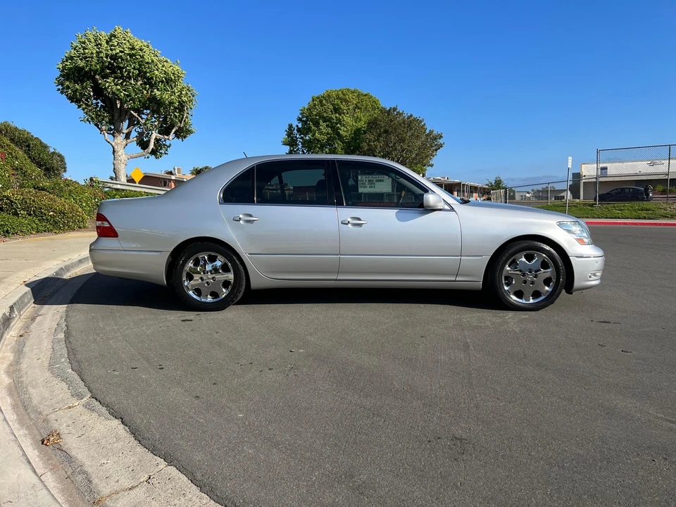 2004 Lexus LS 3rd Gen - Image 12 of 31