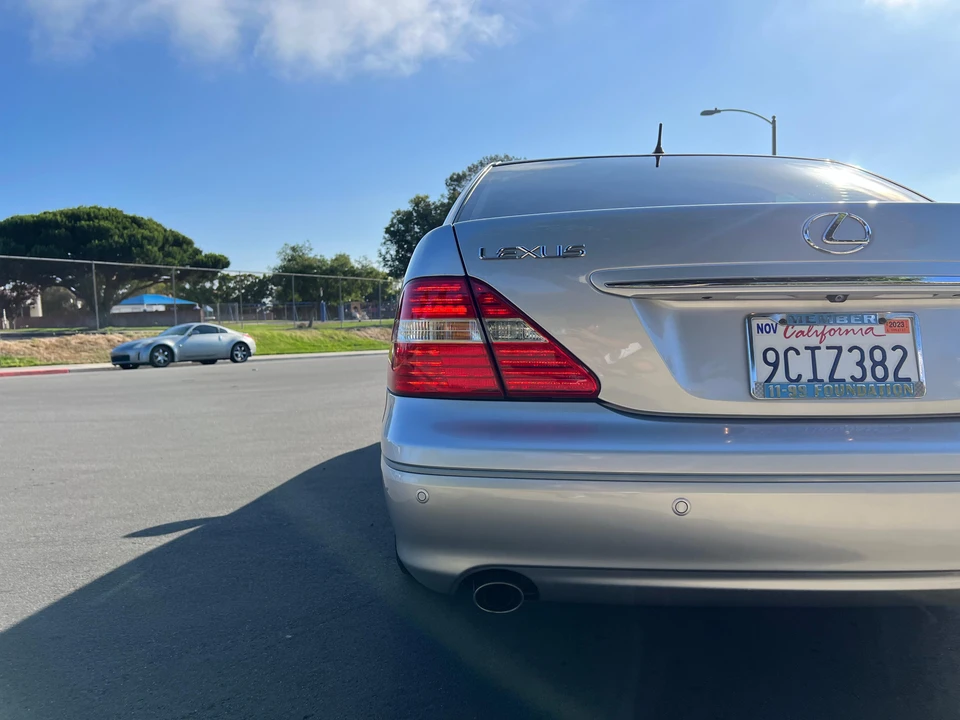 2004 Lexus LS 3rd Gen - Image 26 of 31