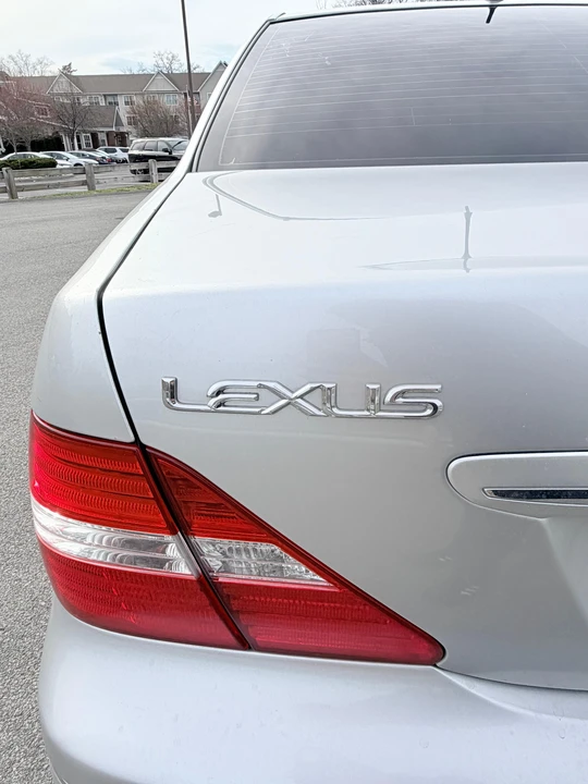 2004 Lexus LS 3rd Gen - Image 19 of 31
