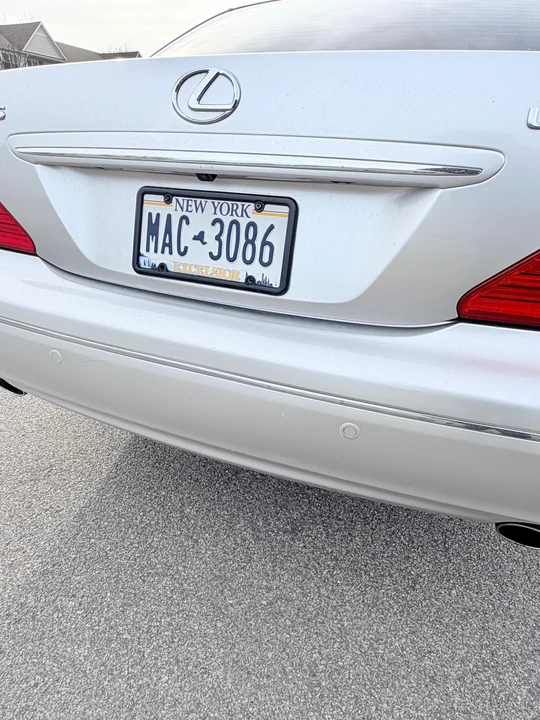 2004 Lexus LS 3rd Gen - Image 21 of 31