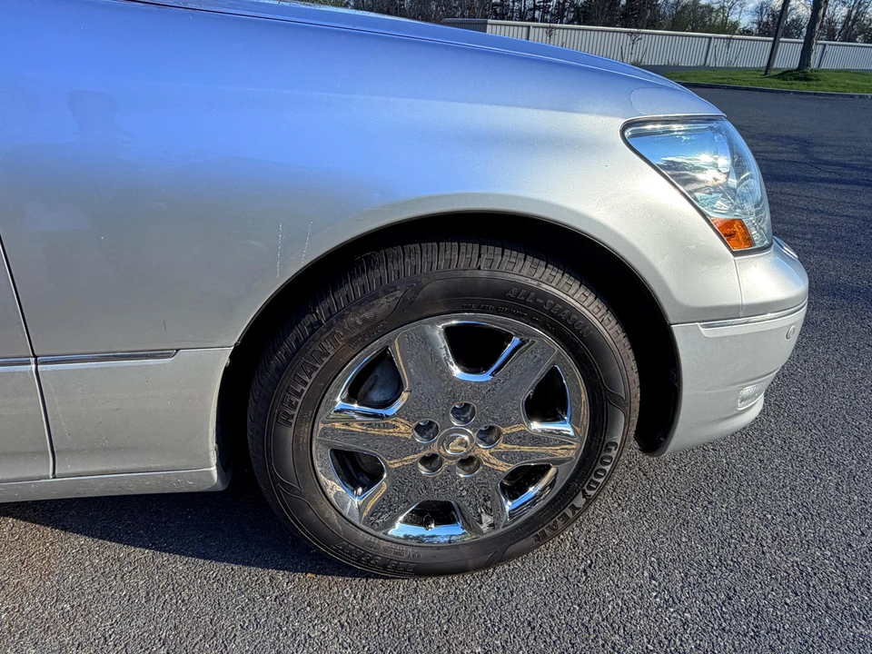 2004 Lexus LS 3rd Gen - Image 27 of 31