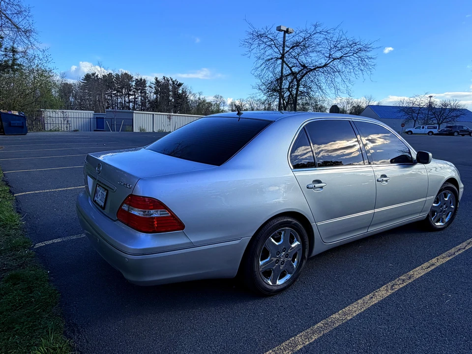 2004 Lexus LS 3rd Gen - Image 12 of 31