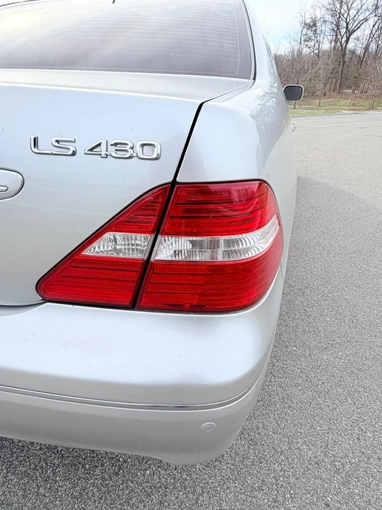 2004 Lexus LS 3rd Gen - Image 22 of 31
