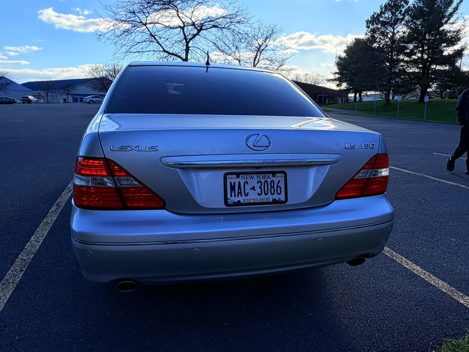 2004 Lexus LS 3rd Gen - Image 9 of 31